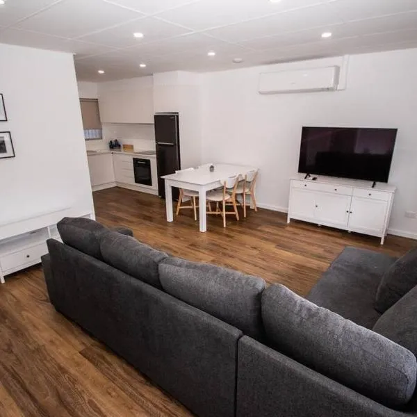 Willow Court Unit 2, hotel in Broken Hill