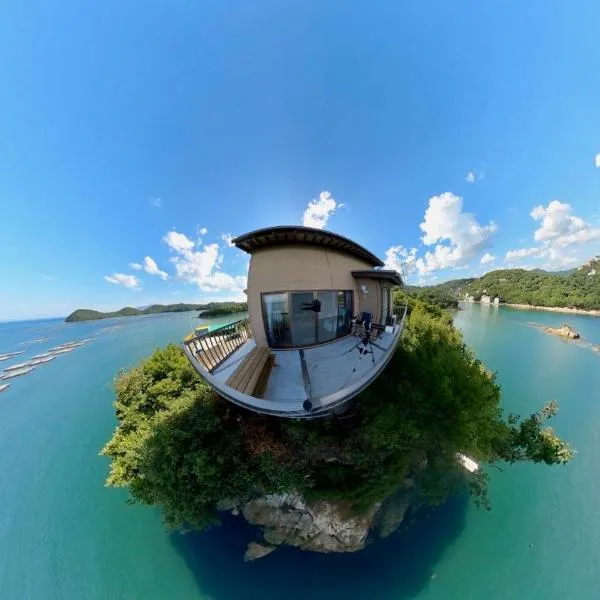 天空の城 絶景の海岸線に面し そよ風と波に触れながらリラックスできる場所です, hotel v destinaci Mushiage