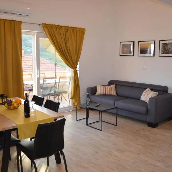 Apartmani V&V - new apartments: Murter şehrinde bir otel