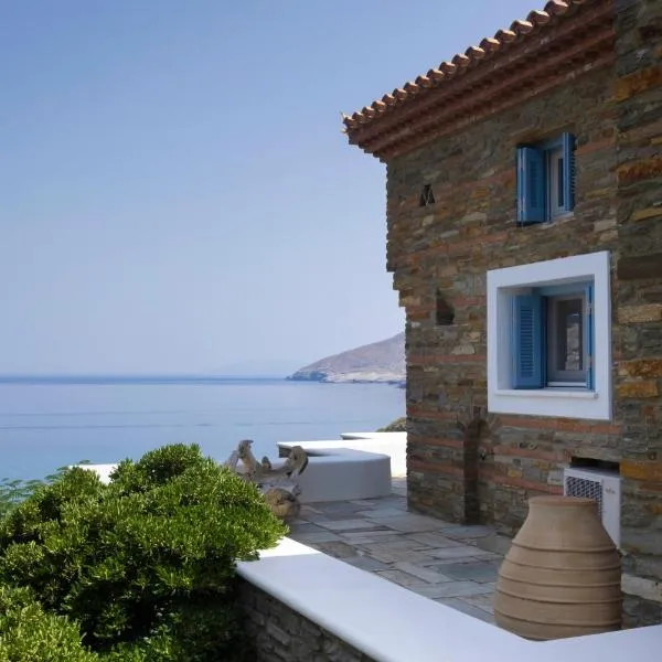 Luxury villa by the beach, hotel in Ándros