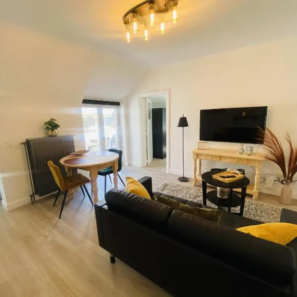 Lovely, renovated appartment, near the beach., hotel in De Haan