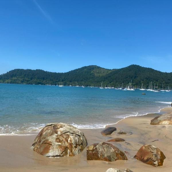Apto com piscina e vista para o mar na Praia Grande em Ubatuba