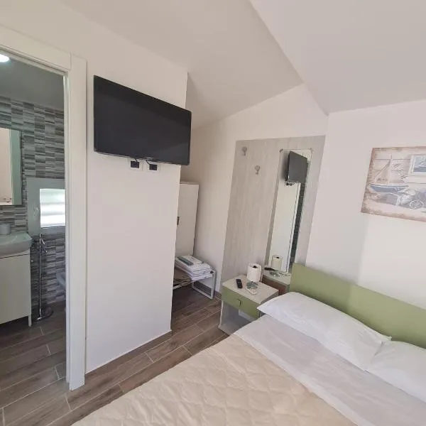 Scauri Rooms B&B, hotel v destinaci Minturno