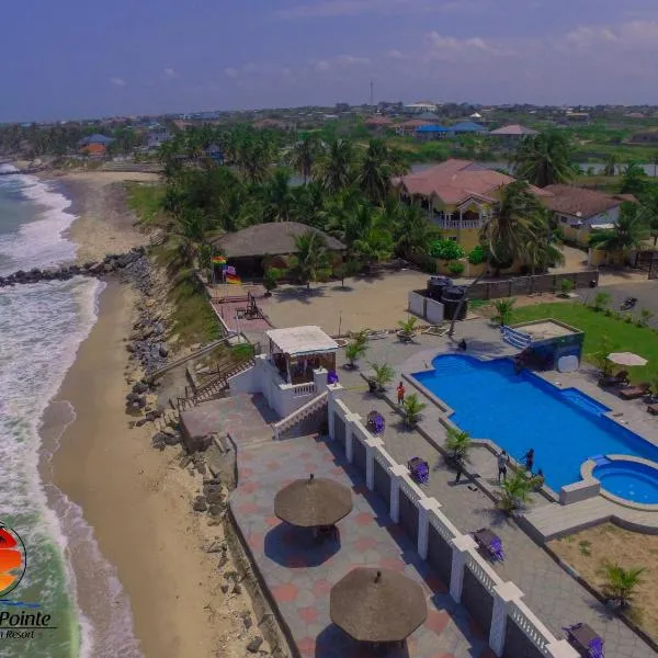 Coconut Pointe Villa & Beach Resort, hotell i Afienya