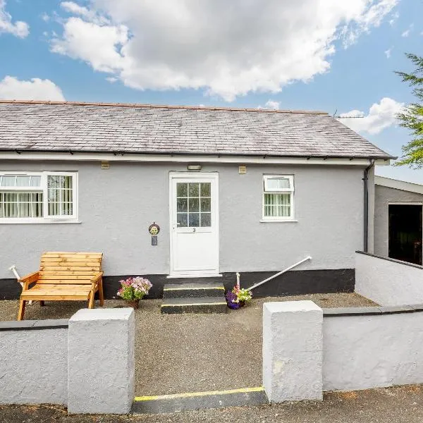 3 Black Horse Cottages, hotel in Pentraeth