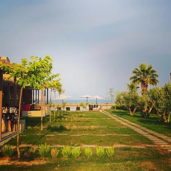 네아 포티데아에 위치한 호텔 Flamingo View Suites & Villas