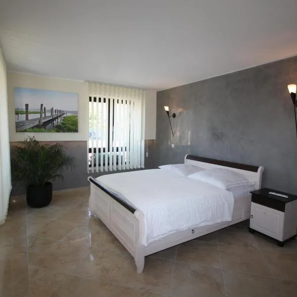 Hotel Da Gianni GmbH, hotel v destinaci Oranienburg