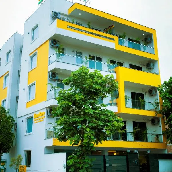 Lime Tree Luxury Studio - Service Apartment Near Artemis Hospital ,Gurgaon, hotel em Bhundsi