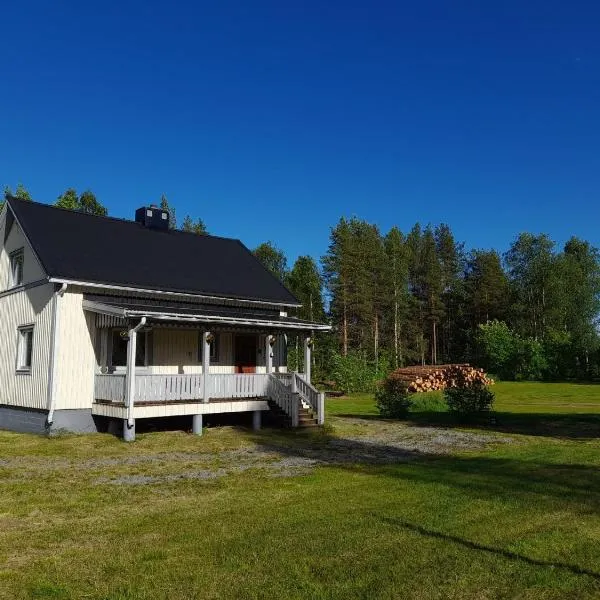 House next door the Arctic Circle, hotel v destinaci Överkalix