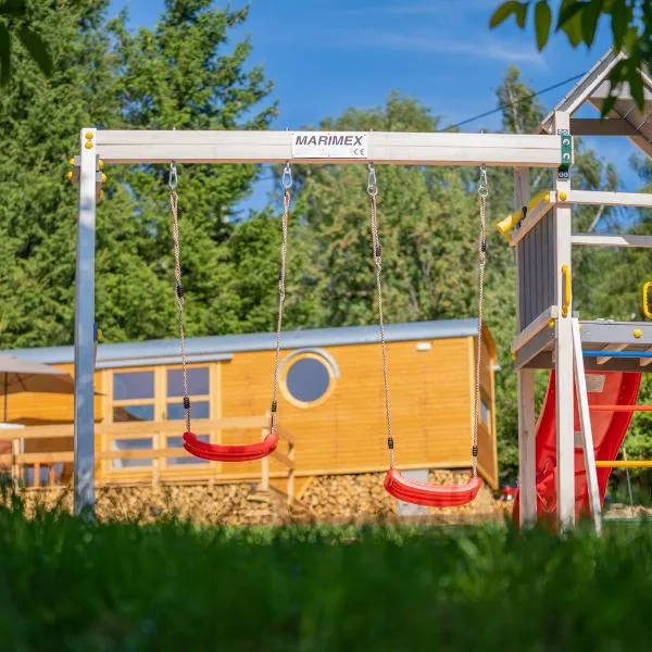 Maringotky Na Růžku, hotel v destinaci Nová Ves