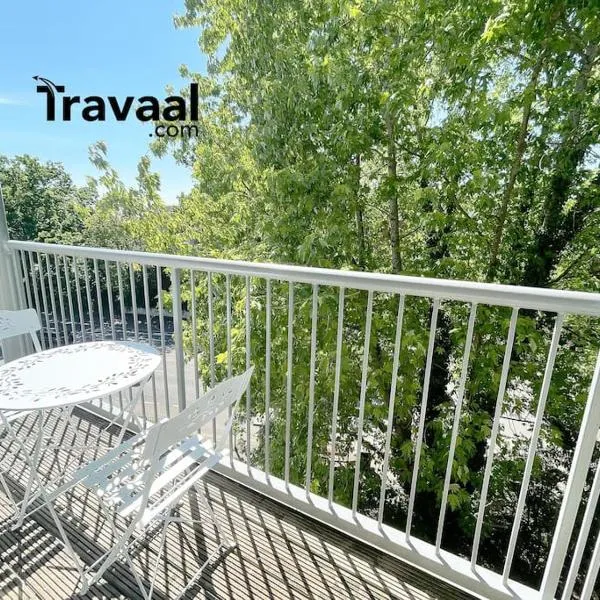 Travaal - 2 Bed Serviced Apartment Farnborough, hotel in Farnborough