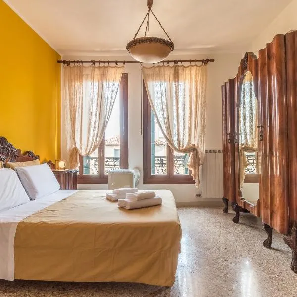 Colombina House close to the Train Station
