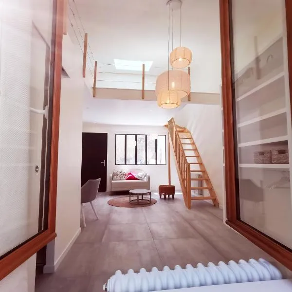 Le Saint Christophe - Mairie d'Aubervilliers ligne 12, ξενοδοχείο σε Aubervilliers