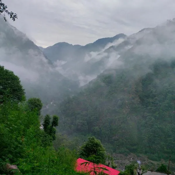 Kedar hill resort, Hotel in Trijugi Nārāyan