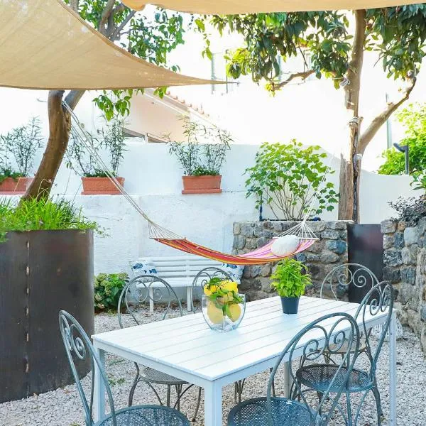 Villa Trani - close to the beach & beautiful garden, hotel u gradu Ischia Town