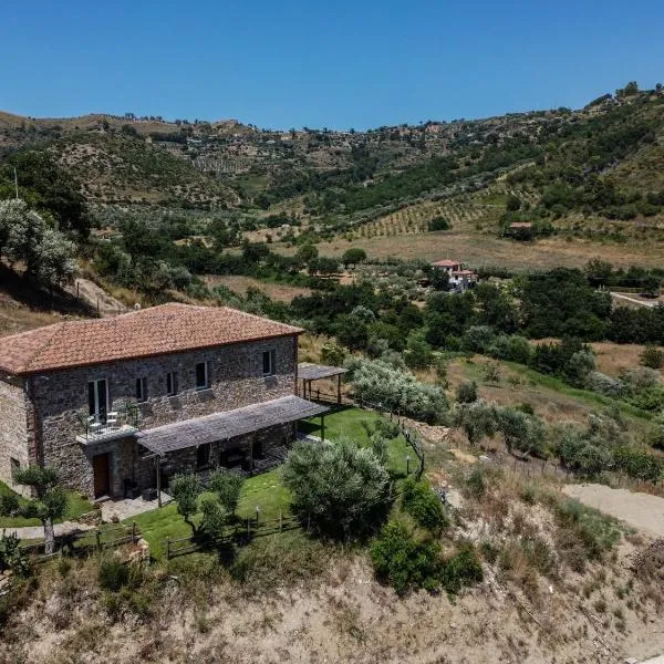 Country House L'antica pietra, hotel v destinaci Perdifumo