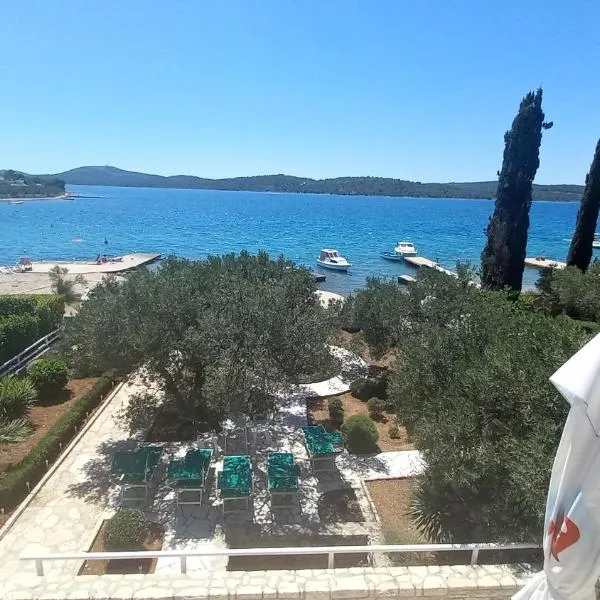 Villa On The Beach, hotel v Pirovaci