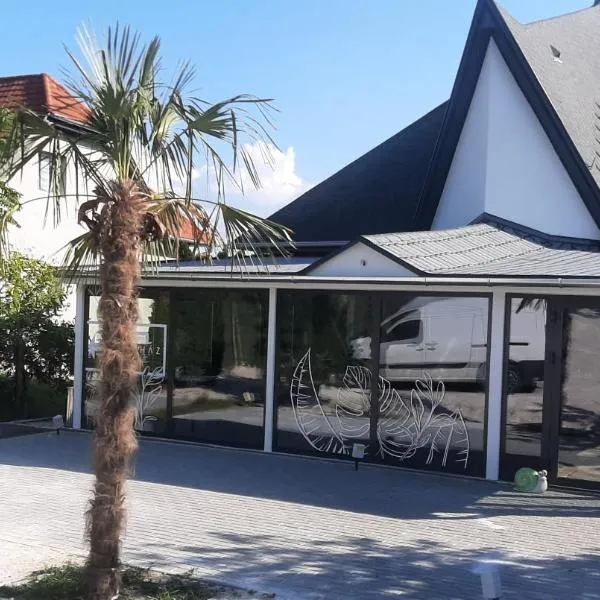 Zöldház Panzió, hotel v destinácii Gyenesdiás