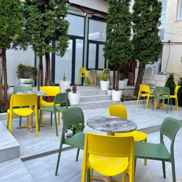 Hostel Dera, khách sạn ở Prishtinë