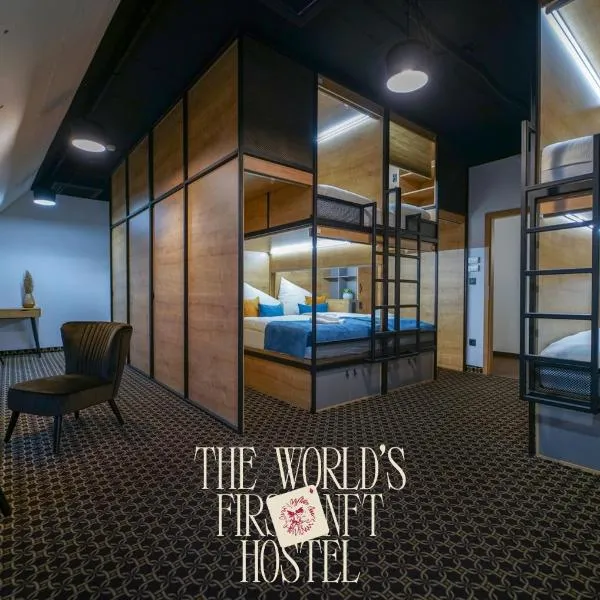 CHORS like a hotel - 1st World NFT Block & Art Capsule Hostel MetaCHORS, hotel v destinaci Bratislava