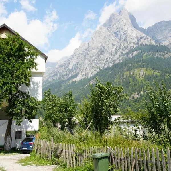 Guesthouse Skender Selimaj, hotel u gradu 'Valbonë'