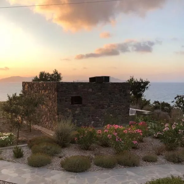Loutra Olive Garden Stone House #3, hotel i Mandrakion