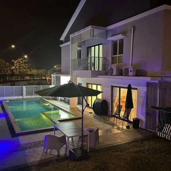 Anjung Serene + Private Pool (10 pax) @ Semenyih, hotel di Kajang