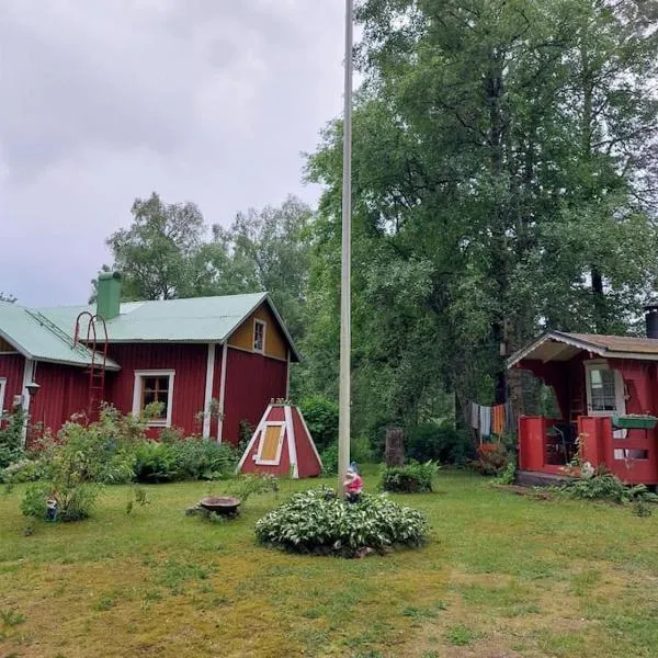 Idyllinen mökki Laitilassa, hotel in Laitila