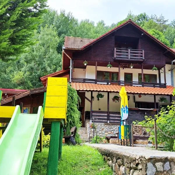 Hanul Vanatorului, hotel di Peştişani