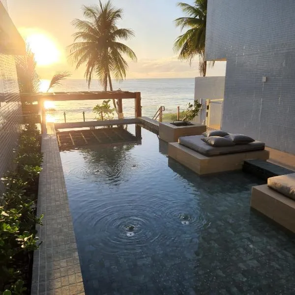 Espaço a beira mar de João Pessoa com jacuzzi e pé na areia, hotel Tambauzinhóban