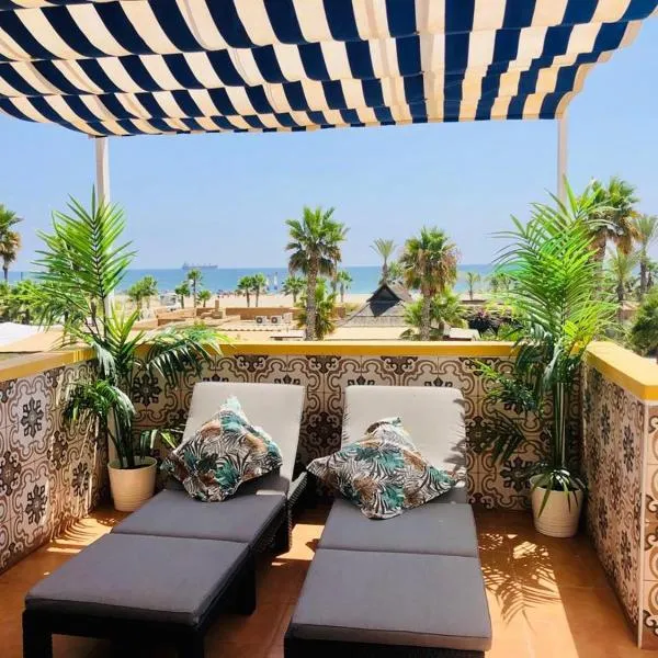 Ático de lujo en primera línea 2 balcones con vistas al mar, Vera Playa, khách sạn ở Vera