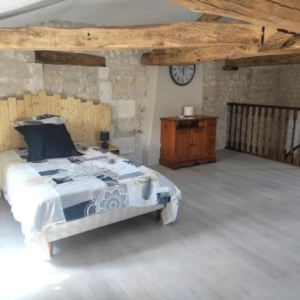 Logis de la Passerelle, hotel v destinaci Port-dʼEnvaux