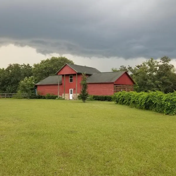 Hawks Nest Loft, hotel di Crawfordville