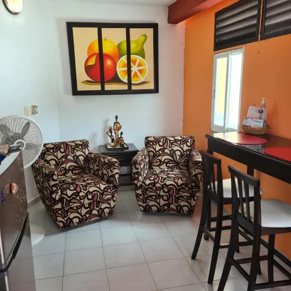 Depto. MAIA: A/C, agua caliente, WiFi, tv, cable., hotel in Palenque