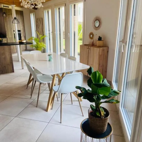 Magnifique maison avec vue sur lac Léman, hotel v destinaci Saint-Legier-La Chiesaz
