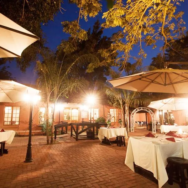 Oasis Hotel، فندق في غابورون