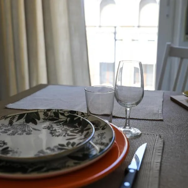 Interno 11 city view with kitchen - 70 mq, hotel em Bari