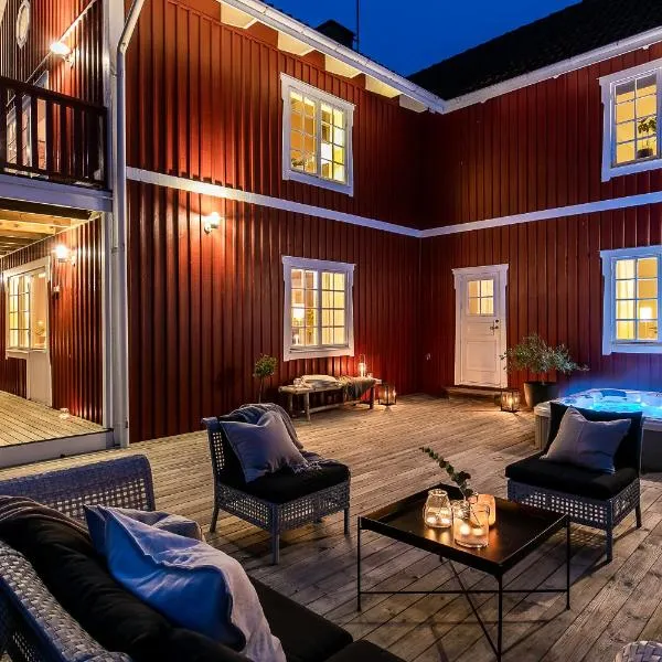 Charming Villa at Askersund Golf Resort، فندق في Haddebo