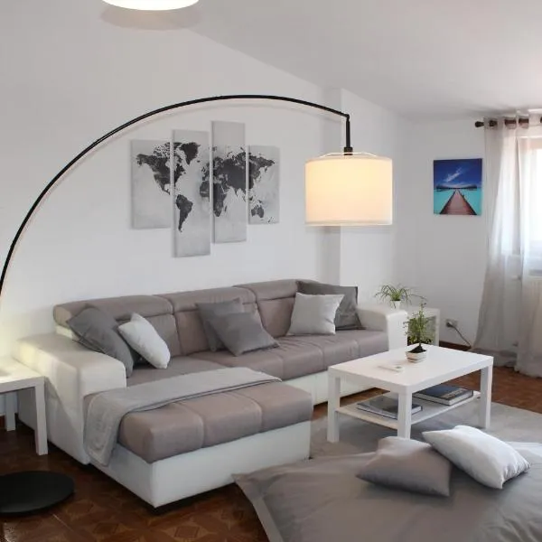 Spazioso appartamento (FREE PARKING), hotel v destinaci Castel di Leva