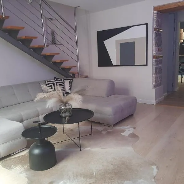 Arena Design Apartments with FREE Private Parking and with a terrace, hotell i Pula