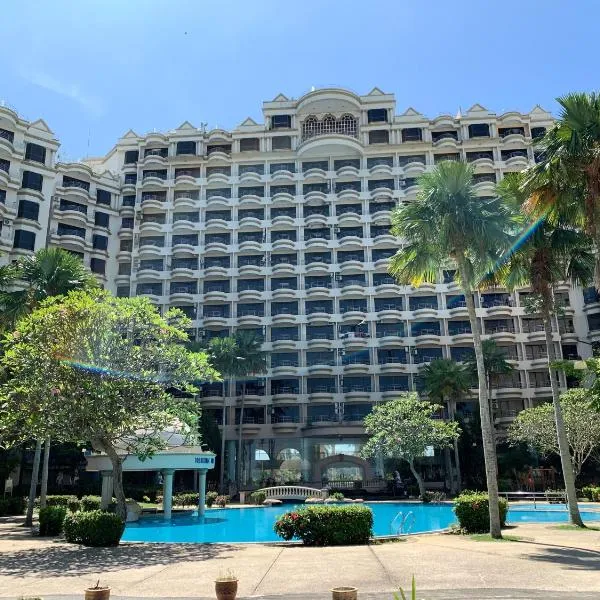 Riviera Bay Condominium, Tanjung Kling, hotel in Kampong Lereh