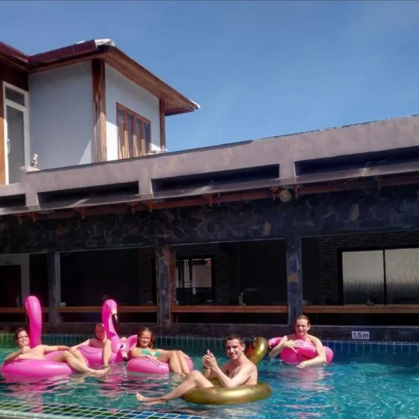Billabong Hostel, hotel v destinaci Baan Tai