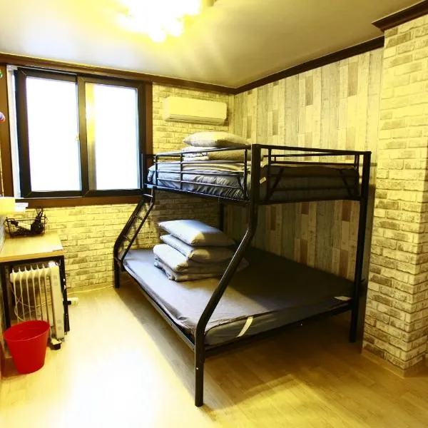 Jungle guesthouse, hotel in Yeongwol