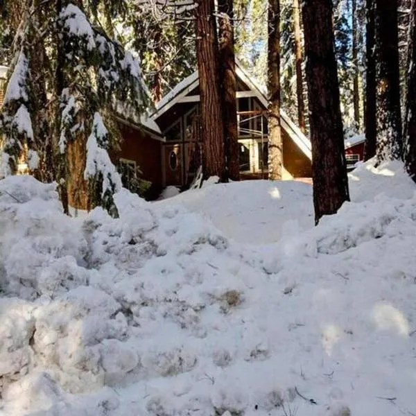 Modern Cabin Get Away - close to APPLE HILL, hótel í Camino