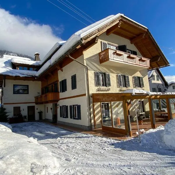 Gästehaus Rader, hotel v destinaci Weissbriach