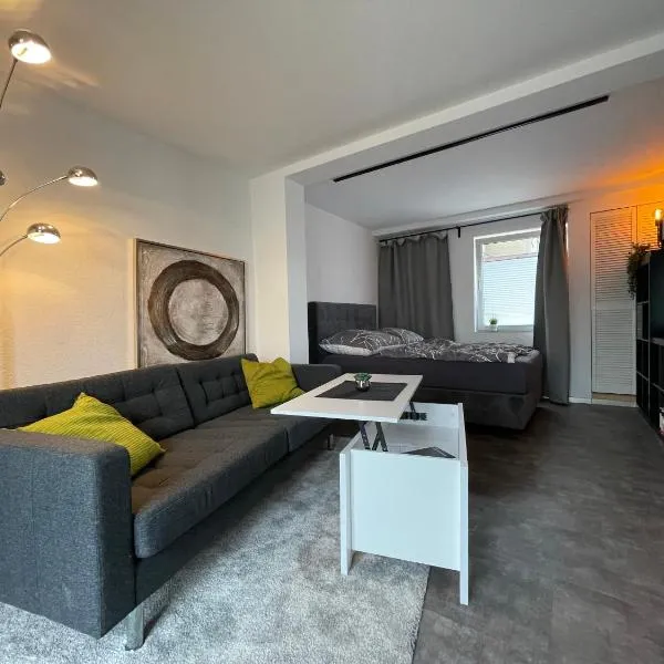 Gleis 11 - kontaktloser 24-7 Check-I, Boxpringbett, W-LAN & Parkplatz kostenlos, hotel v destinaci Bückeburg
