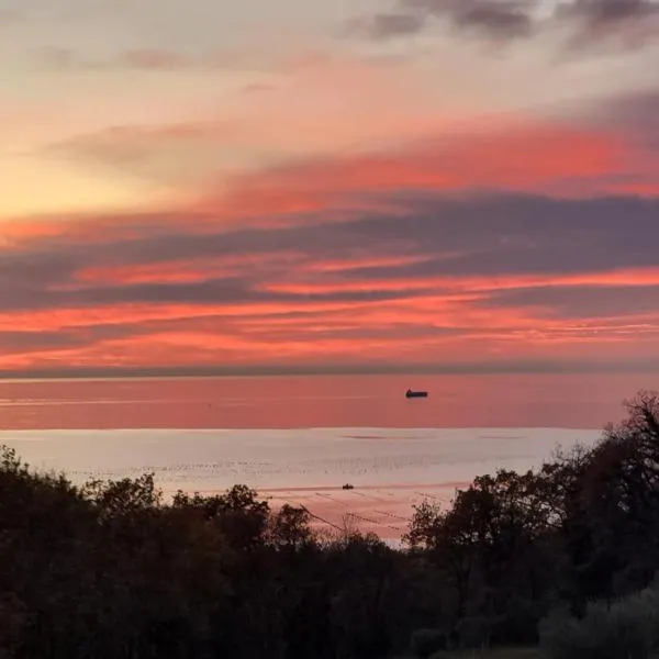 House Piccola California Sea View – hotel w mieście Muggia