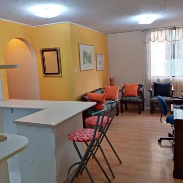 Hermoso Apartamento al Norte cerca de la Embajada Americana, hotel in Quito