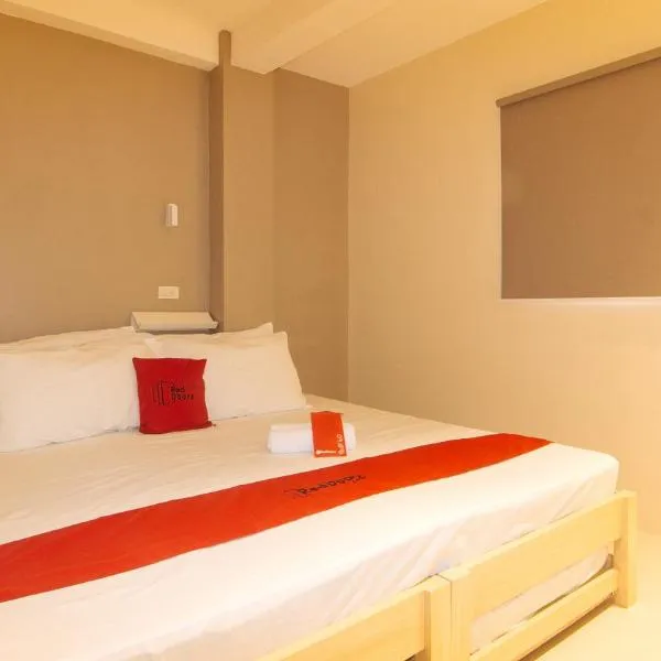 RedDoorz at Laiya Vivo Hotel Batangas, hotel in San Juan
