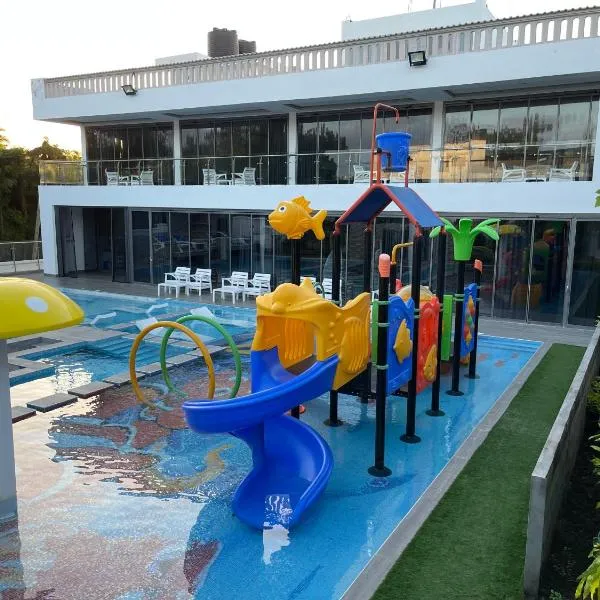 Bingo House Watamu, A Modern 5-Bedroom Villa with Pool, A Kids Heaven, hotel v mestu Matsangoni